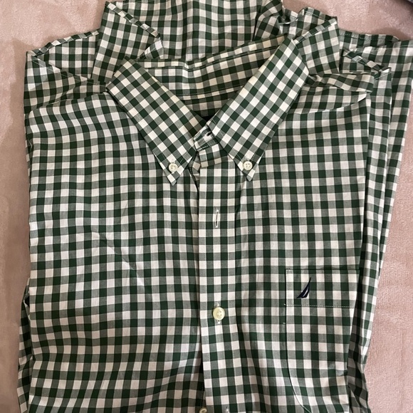 Lot of 11 Button Down - Picture 10 of 11